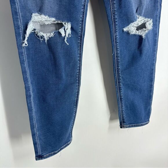 AMERICAN EAGLE Mom Blue Distressed Jeans sz 26 R NWT - Picture 3 of 9